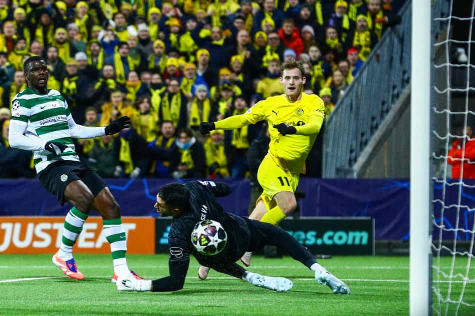 Bodo/Glimt em ação no duelo contra o Sporting, na Champions League (Foto: Mats Torbergsen / NTB / AFP)