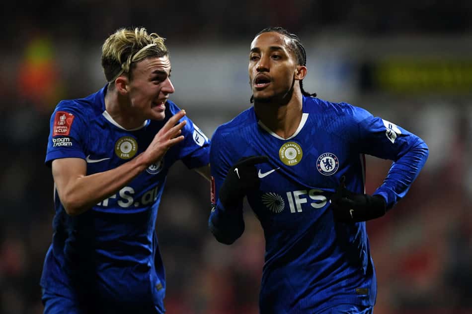 João Pedro comemora gol do Chelsea sobre o Wrexham na Copa da Inglaterra (Foto: PETER POWELL / AFP)