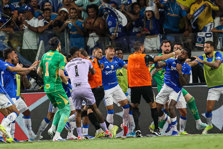 Confusao entre jogadores do Cruzeiro e Atletico MG, durante jogo da final do Campeonato Mineiro