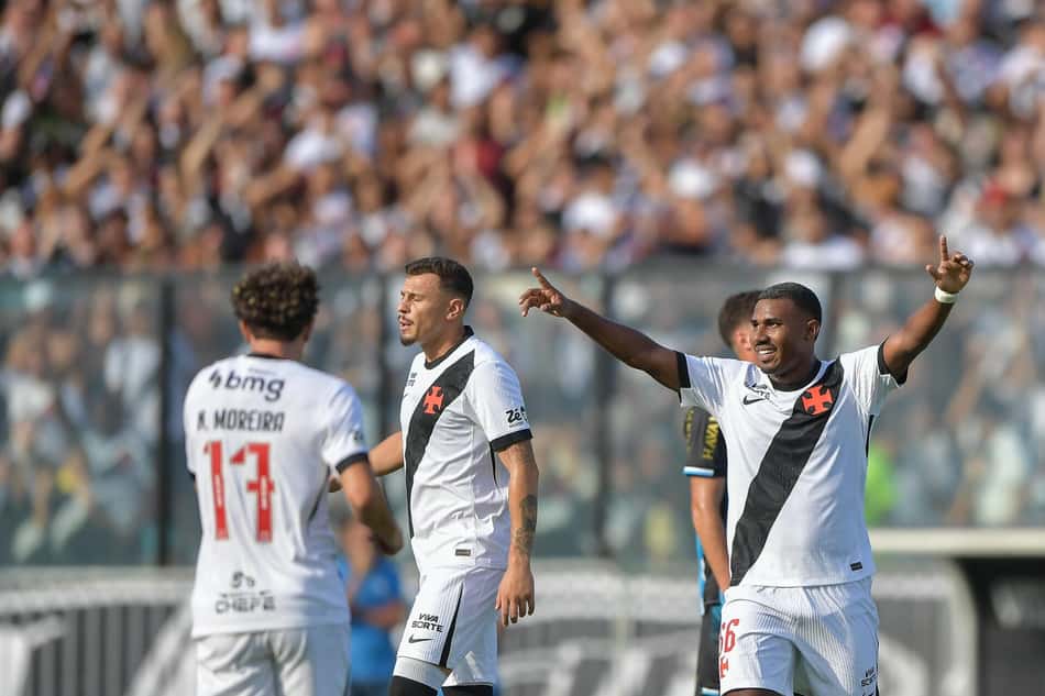 Cuiabano comemora o gol do Vasco sobre o Grêmio, seu ex-clube