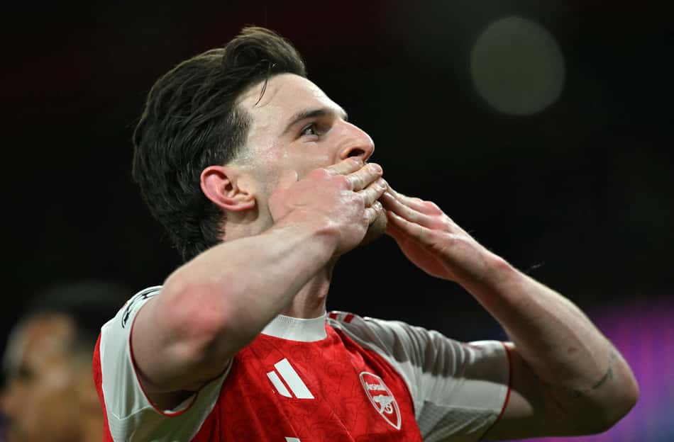 Declan Rice comemorando o gol da classificação do Arsenal sobre o Bayer Leverkusen (Foto: Glyn Kirk/AFP)