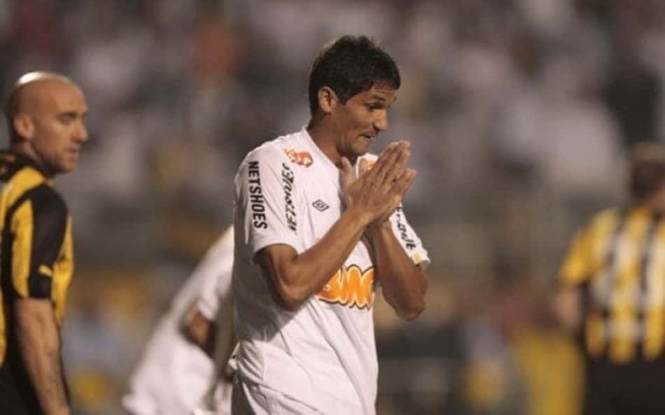 Por onde anda Durval, o zagueiro multicampeão com o Santos?