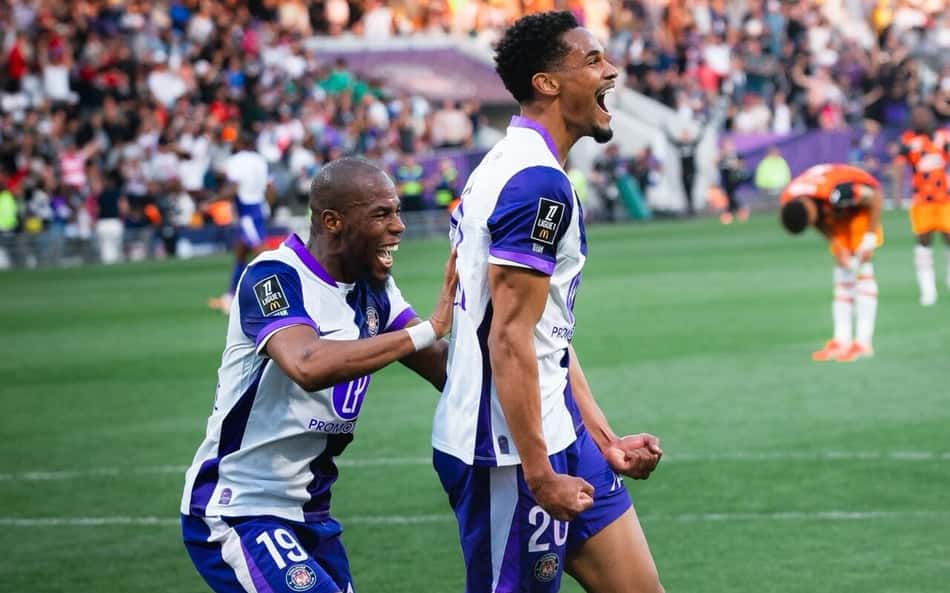 Emersonn comemora gol marcado pelo Toulouse contra o Lorient, na Ligue 1