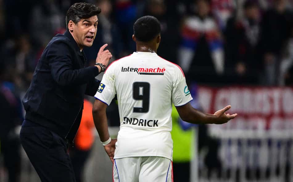 Endrick conversa com Paulo Fonseca em Lyon x Lens, pela Copa da França