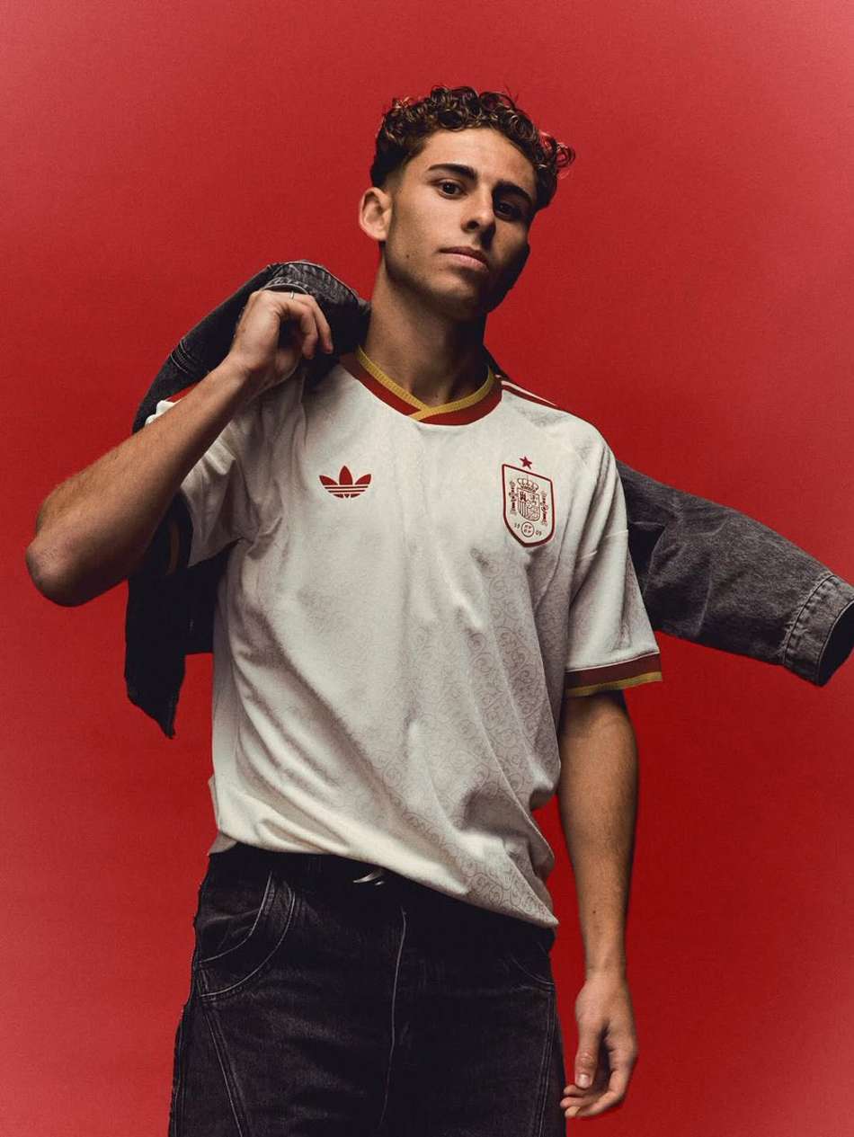 Espanha - Uniforme II (Foto: Divulgação)