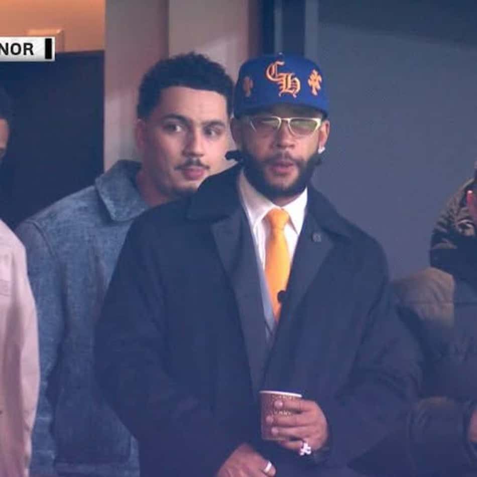 Memphis Depay, camisa 10 da Holanda, acompanha ao duelo (Foto: Reprodução/X)