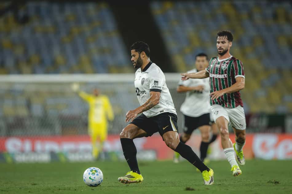 Hulk contra o Fluminense(Foto: Pedro Souza / Atlético)