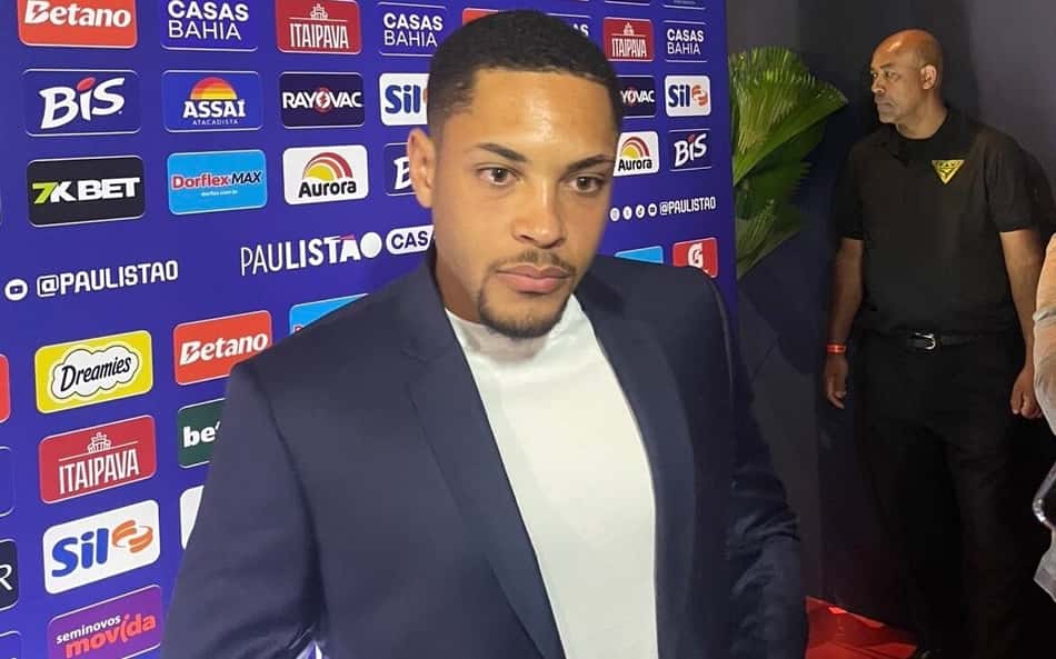 Vitor Roque projeta ano no Palmeiras e revela o que passou na cabeça no momento do gol do título