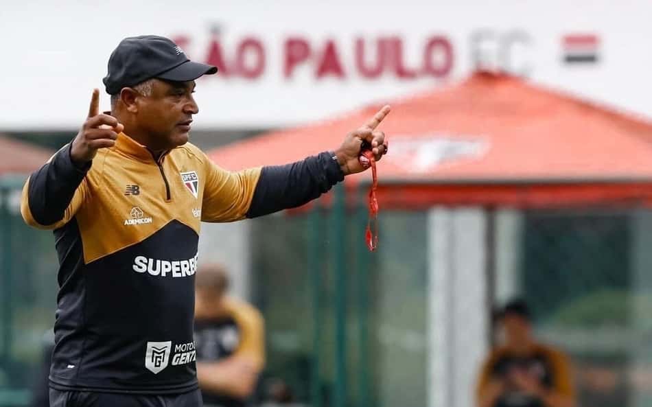 Roger Machado durante treinamento do São Paulo