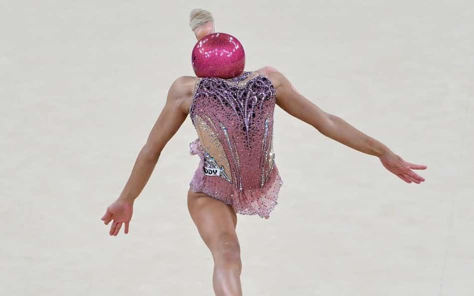 Sofia Raffaeli, a ginasta "sem cabeça", nos Jogos Olímpicos Paris 2024 (Foto: Naomi Baker/Getty Images)