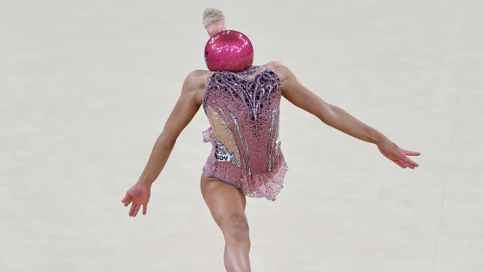 Sofia Raffaeli, a ginasta "sem cabeça", nos Jogos Olímpicos Paris 2024 (Foto: Naomi Baker/Getty Images)