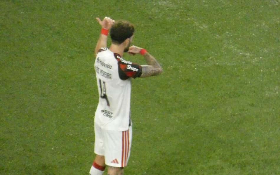 Léo Pereira comemora golaço de falta para o Flamengo contra o Botafogo (Foto: Lucas Bayer / Lance!)