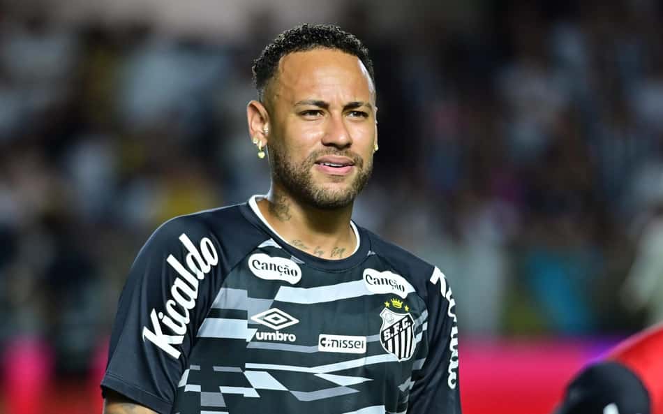 Neymar volta a ser relacionado pelo Santos