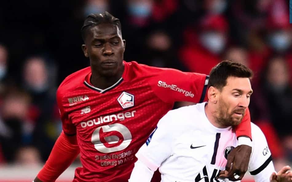 Onana e Messi em duelo no Campeonato Francês (Foto: Reprodução)