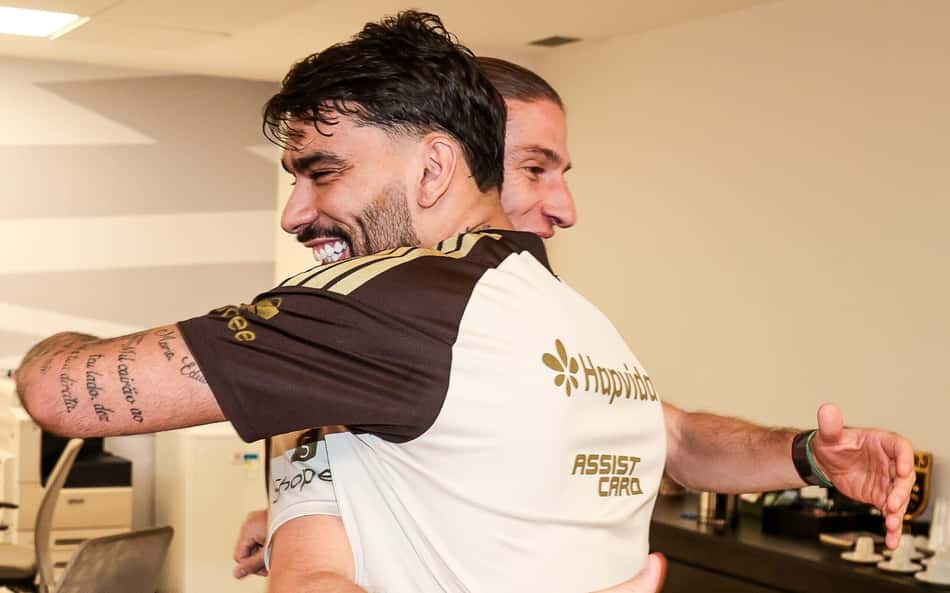 Lucas Paquetá lamenta saída de Filipe Luís do Flamengo e apoia treinador: 'Te amamos'