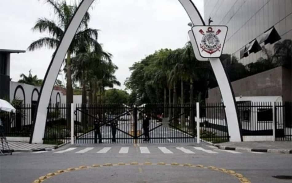 Corinthians reage à cobrança da Justiça por inconsistência em receitas