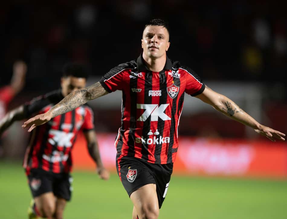 Renato Kayzer comemora gol do Vitória o Atlético-MG (Foto: Jhony Pinho/GazetaPress)