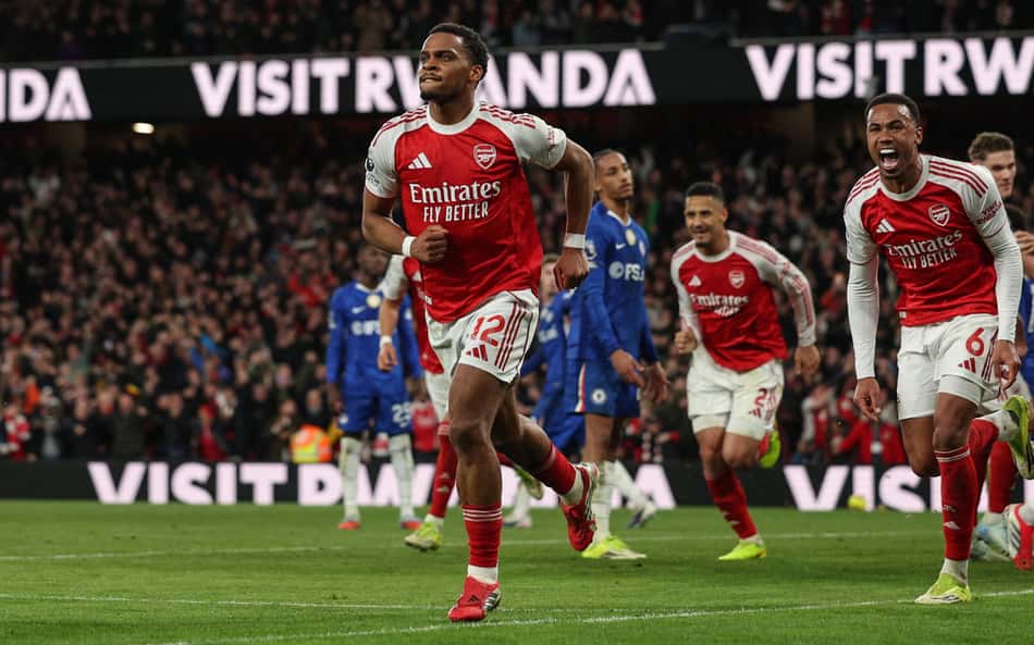 Arsenal tem bola parada como trunfo na vitória sobre o Chelsea na Premier League