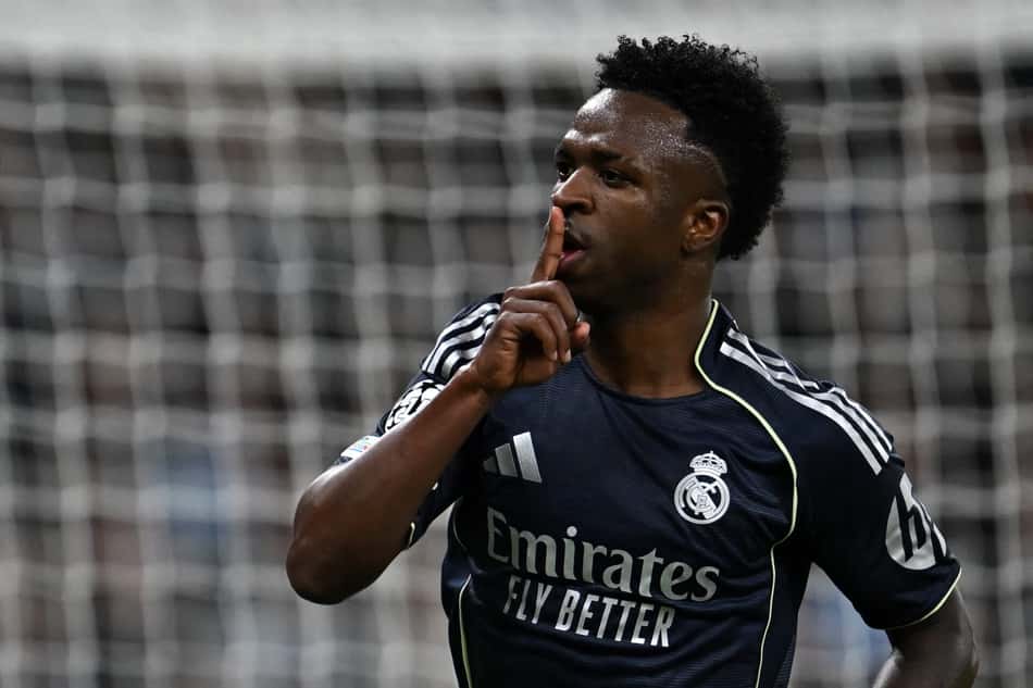 Vini Jr comemora gol do Real Madrid sobre o Manchester City, na Champions League