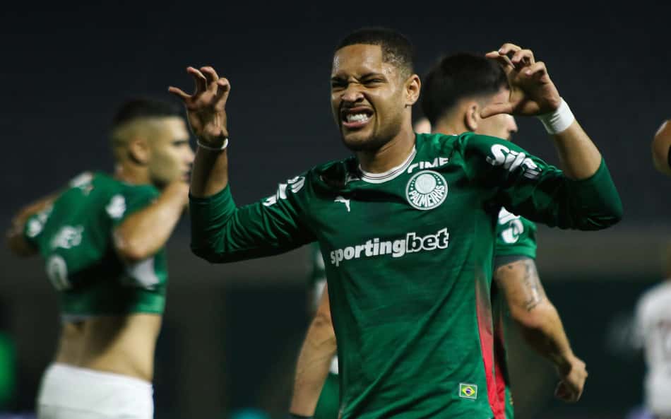 Palmeiras vence Fluminense por 2 x 1; Vitor Roque marca de pênalti