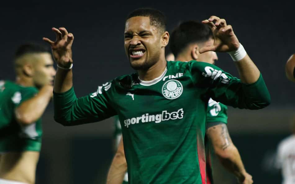Palmeiras vence Fluminense por 2 x 1; Vitor Roque marca de pênalti