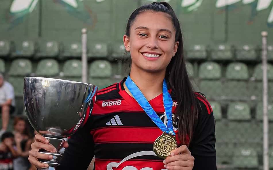 Nicoli Gomes comemora título pelo Flamengo. (Foto: Flamengo/Divulgação)