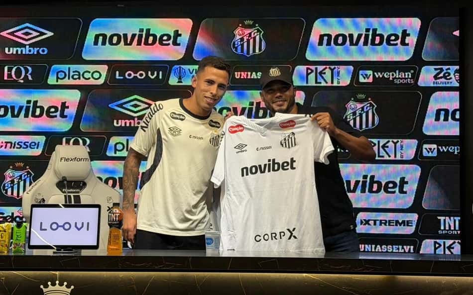 Santos apresenta uruguaio Christian Oliva: 'É um orgulho estar aqui'
