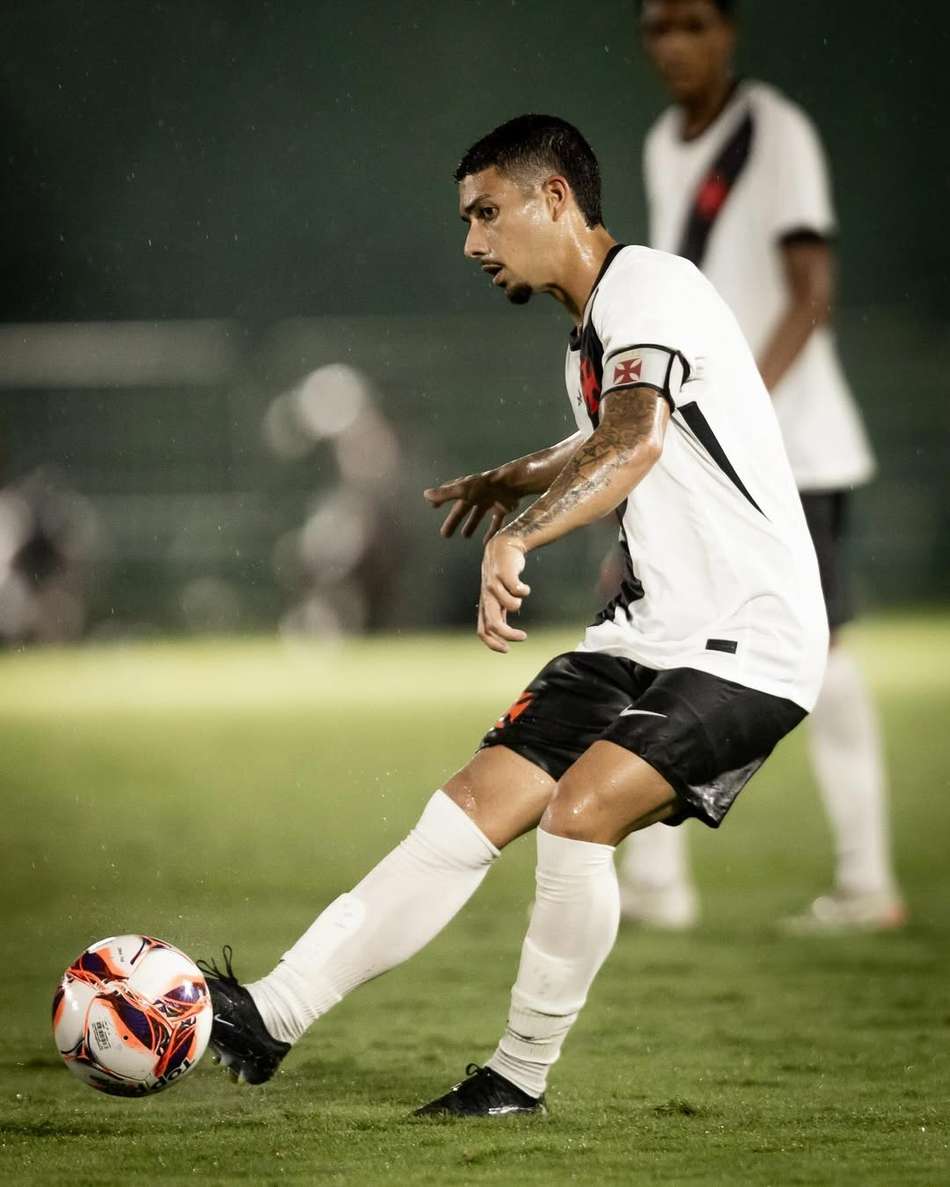 Gustavo Guimarães em campo pelo Vasco