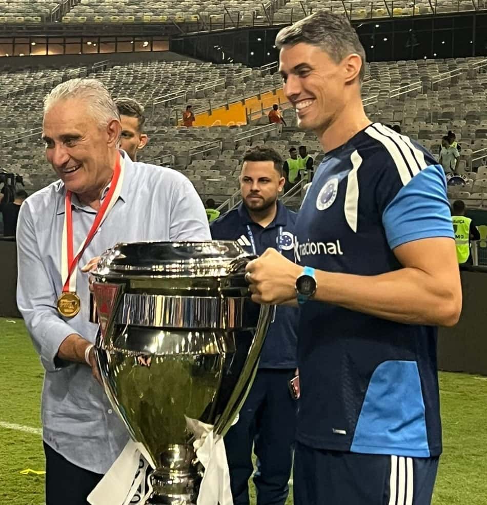 Tite e Matheus Bachi (Foto: Eduardo Statuti/Lance!)