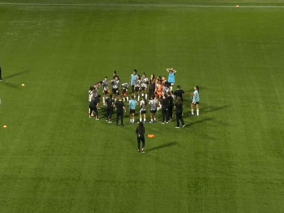 Corinthians reunido antes de enfrentar o Palmeiras pelo Brasileirão Feminino. (Foto: Giselly Corrêa/Lance!)