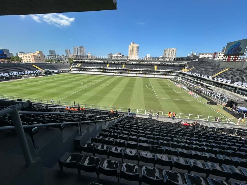 Santos enfrenta o Vasco na Vila Belmiro.