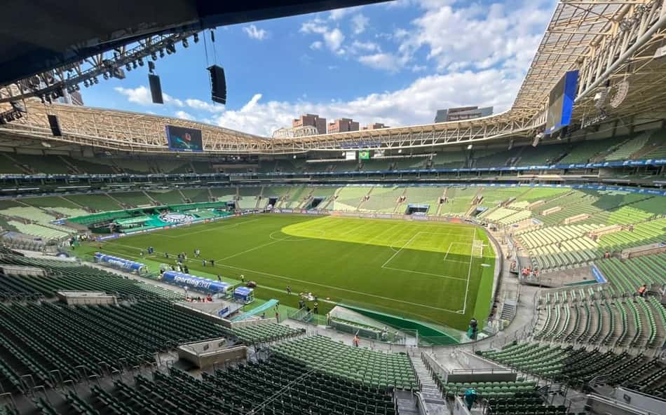 De Abel a rivais: gramado é alvo de elogios em retorno do Palmeiras ao Allianz