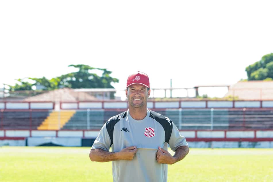 Thiago Neves é o novo técnico do sub-20 do Bangu (Foto: Divulgação/Bangu)