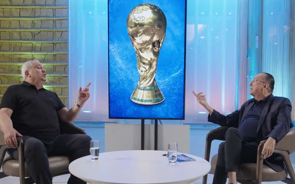 Em entrevista a Galvão, ex-lateral brinca com lance envolvendo Romário na Copa