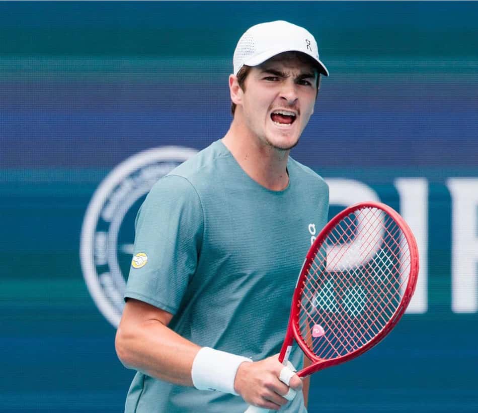 João Fonseca na derrota para o espanhol Carlos Alcaraz em Miami (Divulgação)