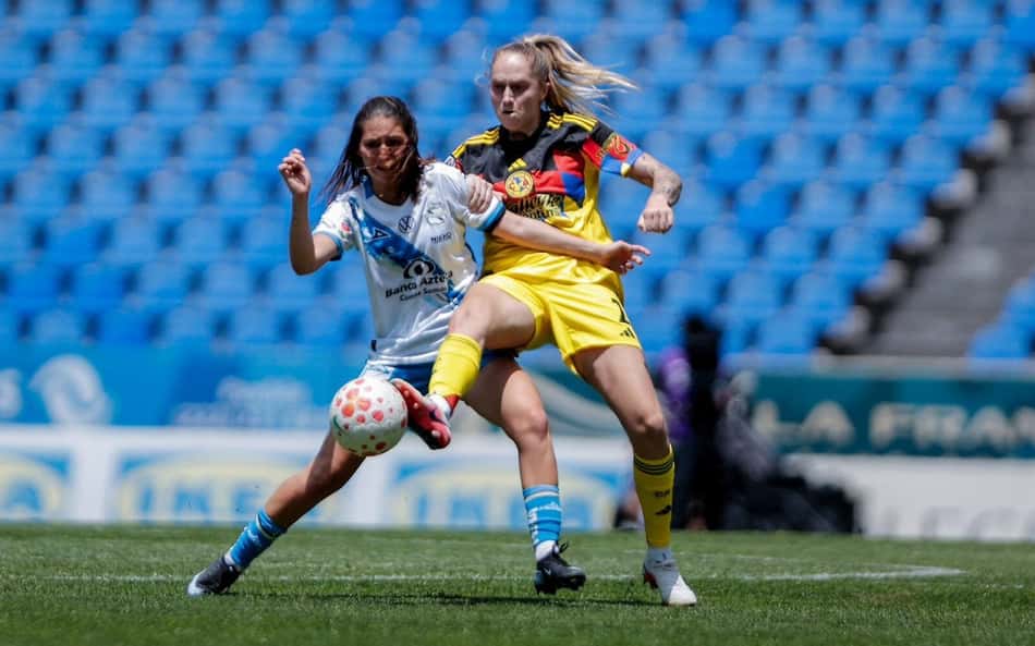 Isa Haas atuando pelo América-MEX no Puebla. (América-MEX/Divulgação)