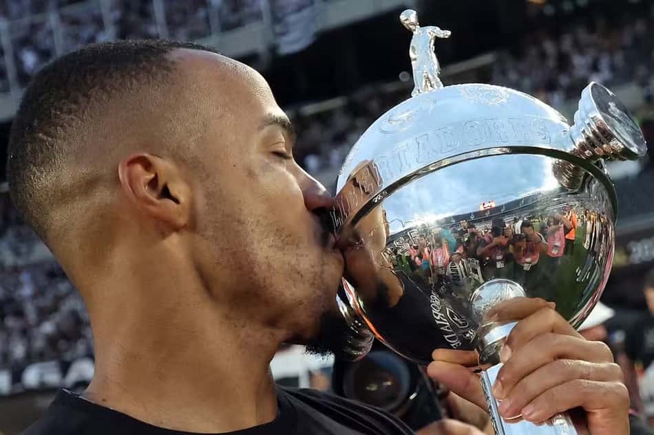 Foto de Marlon Freitas que foi tirada pelo Botafogo do Nilton Santos (Foto: Vítor Silva/Botafogo)