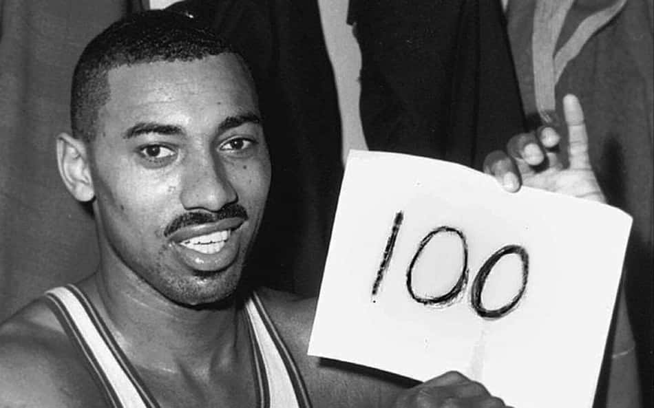 Wilt Chamberlain e a noite dos 100 pontos: O recorde mais insano da NBA completa 64 anos
