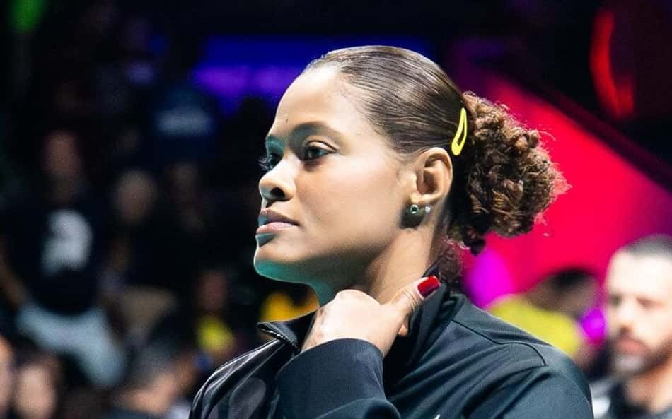 Em temporada abaixo do Praia Clube, Adenízia assume a responsabilidade: 'Tirar a energia negativa'