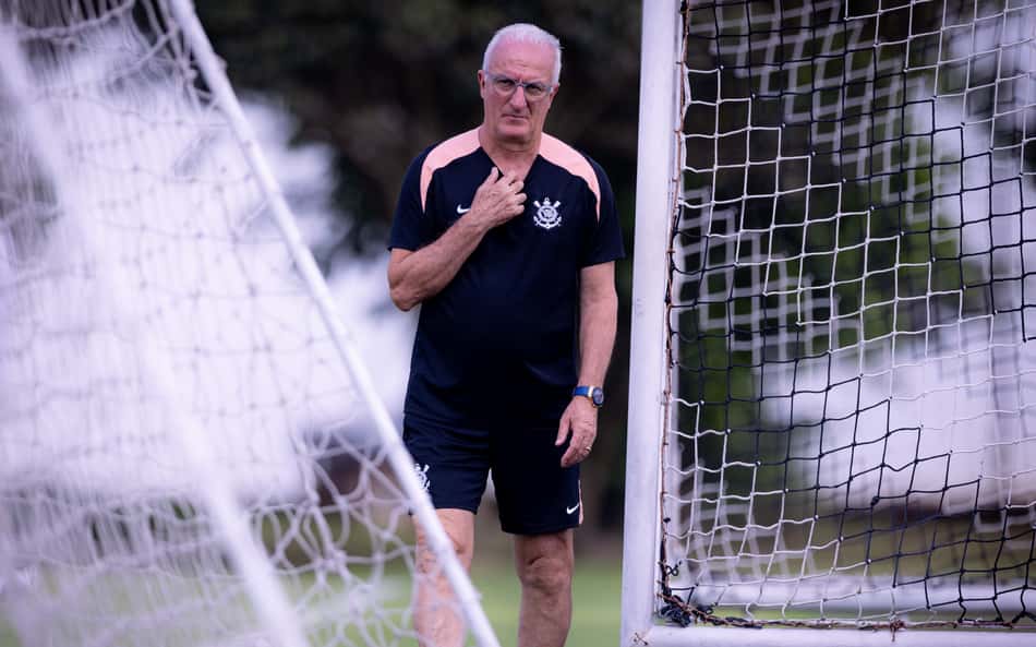 Reforço do Corinthians, Lingard vai a campo, mas treina à parte do elenco