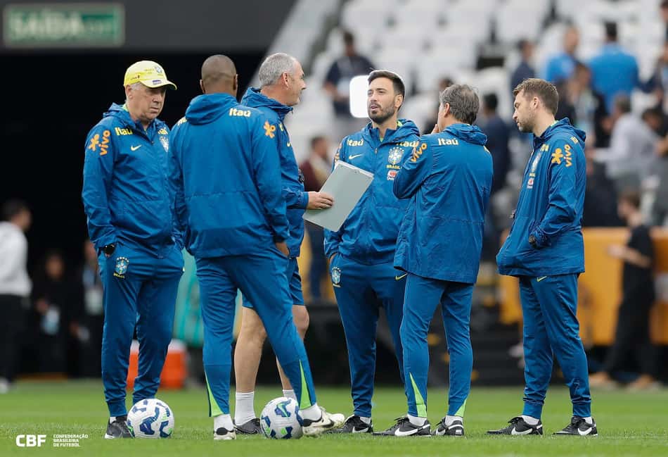 Davide Ancelotti (ao centro) está de volta à Seleção Brasileira