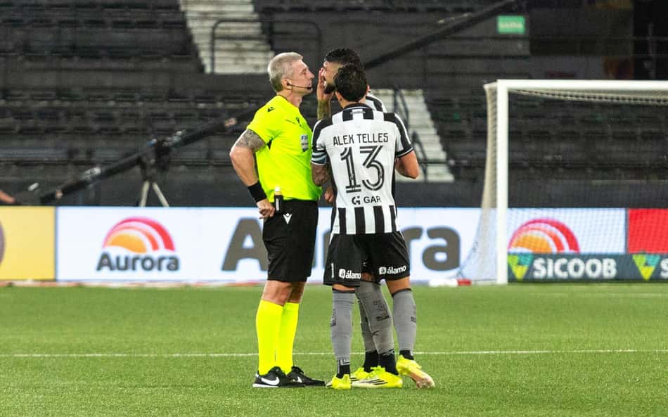 Dublador revela o que Barboza disse a Daronco em Botafogo x Flamengo