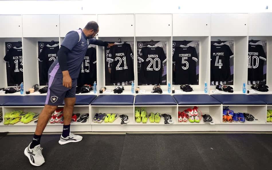 Escalação: Botafogo tem mudanças para duelo com o Bragantino