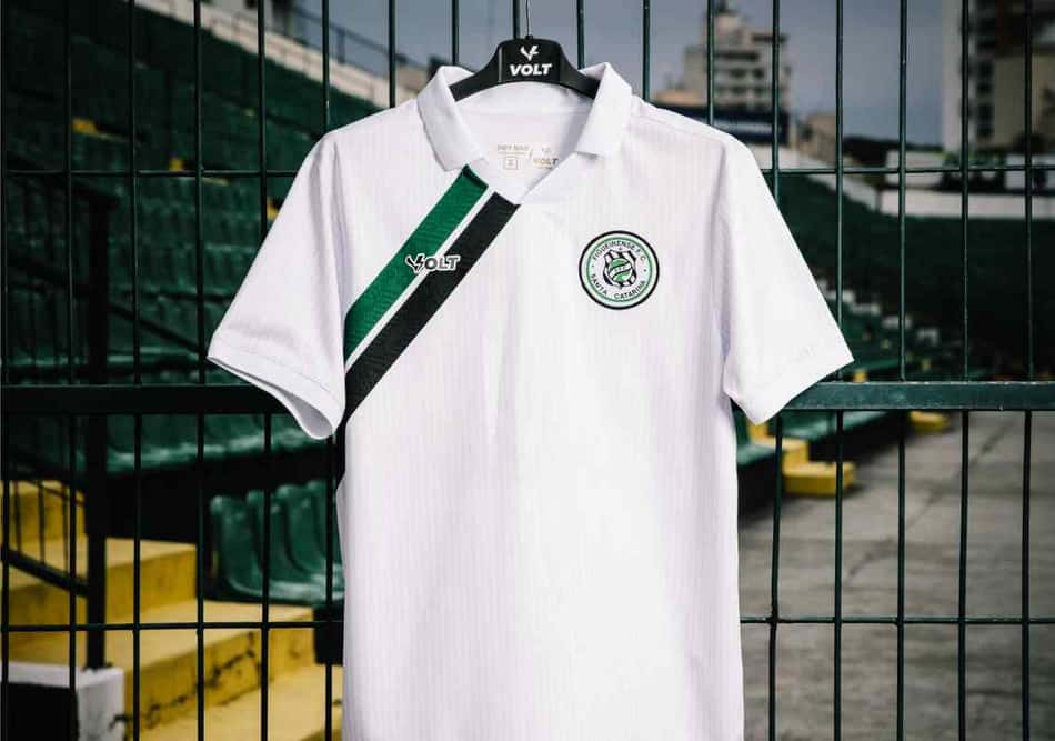 Design da camisa inspirado no uniforme da época em que conquistou o título (Foto: Reprodução/Figueirense)