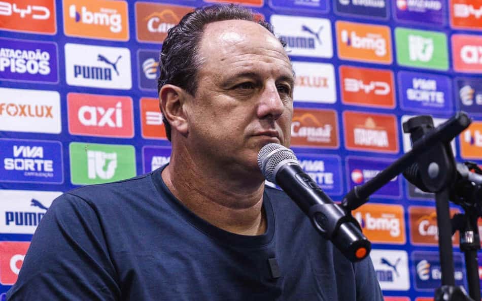 Web reage à discussão de Rogério Ceni com repórter após derrota por goleada