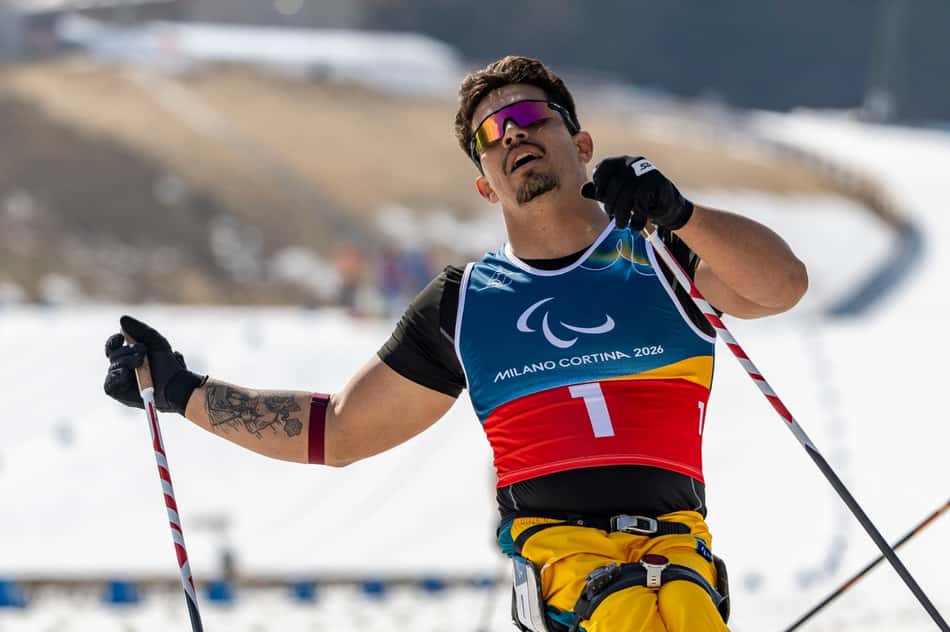 Cristian Ribera durante a final do sprint clássico nos Jogos Paralímpicos de inverno