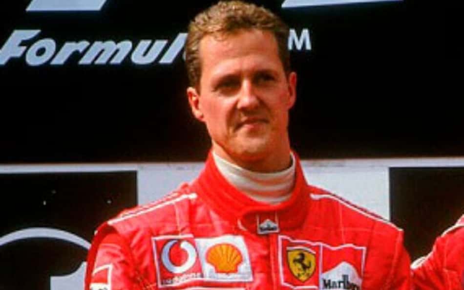 1º de abril? Manifestante pelado 'abre' vitória de Schumacher nos boxes da F1