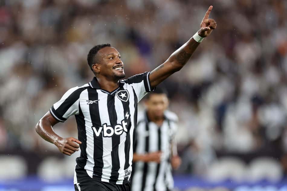 Edenilson comemora gol que abriu a contagem para o Botafogo diante do Bangu