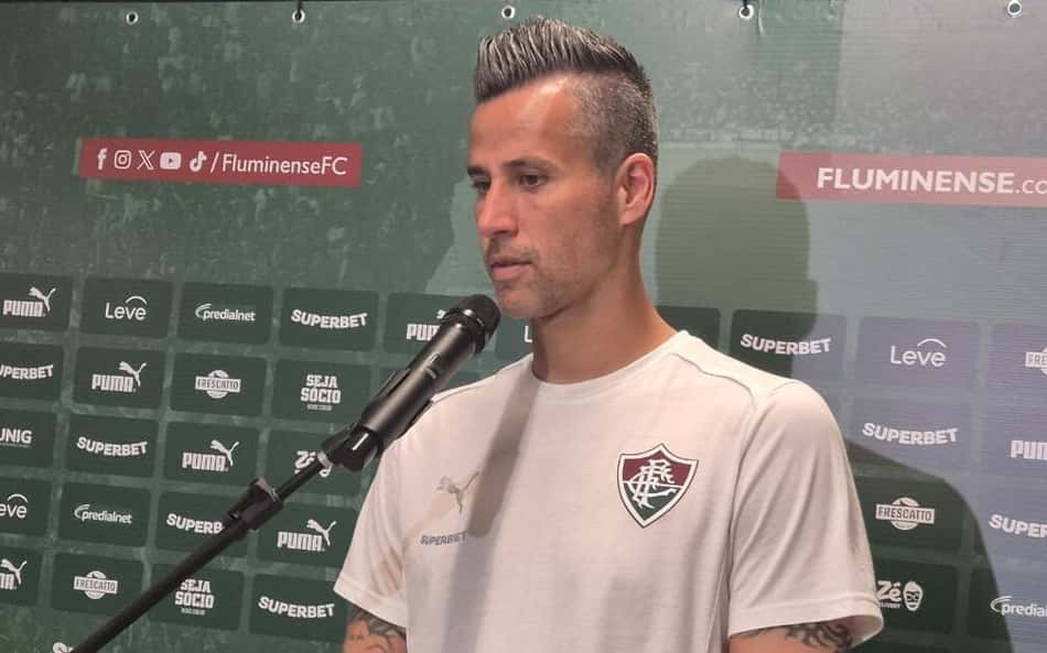 Herói da noite, Fábio exalta companheiro após falha contra o Vasco: 'Muita qualidade'