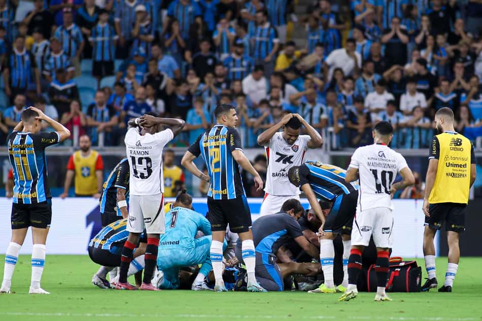 Marlon, do Grêmio, participa da partida contra o Vitória, válida pela sétima rodada do Brasileirão de 2026, na Arena do Grêmio (Foto: Willian Abi/Gazeta Press)